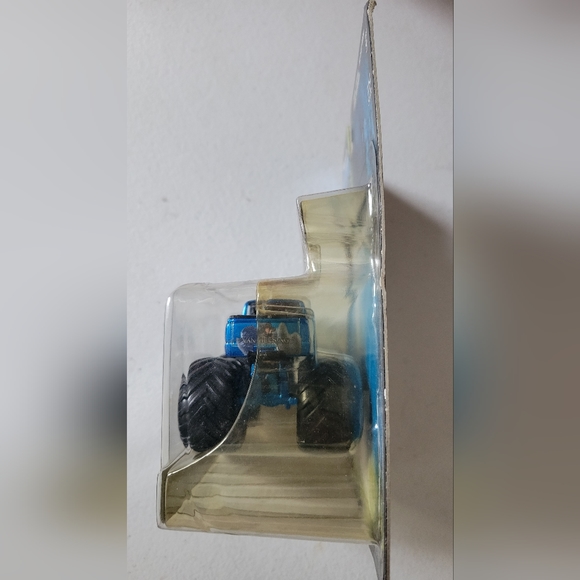 NIP Muscle Machine Van Helsing Carolina Crusher - Picture 5 of 8